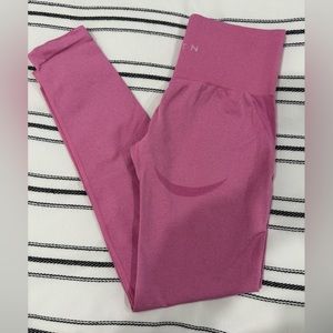 NVGTN Seamless Contour Leggings Bubble Gum Pink Size Small